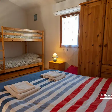 Casa de Férias Charmante Maison Climatisee A 2.5km De La